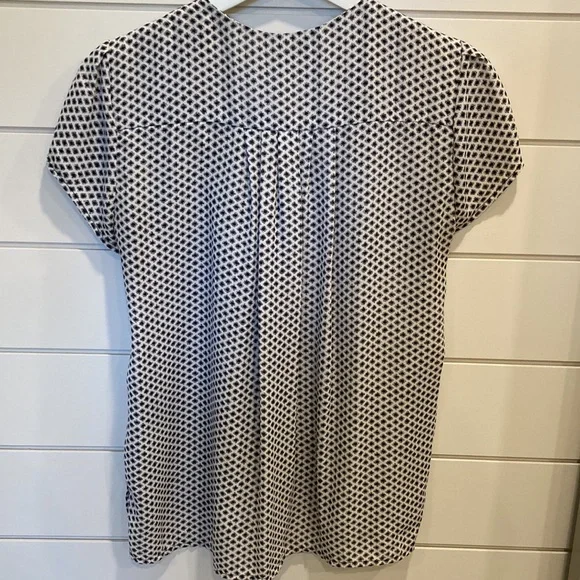 Patterned Blouse - Picture 8 of 8